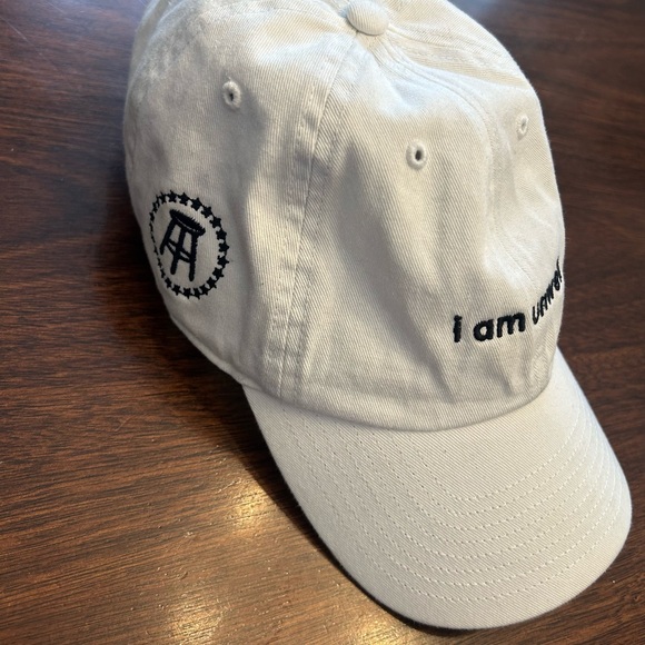 White Embroidered Cap - Picture 2 of 2